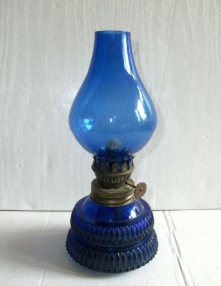 VINTAGE DECORATIVE MINI BLUE GLASS OIL LAMP MADE IN HONG KONG - RARE 2