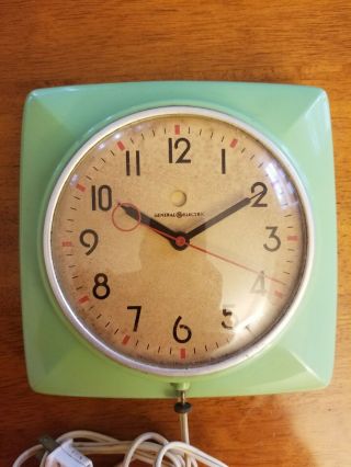 Bakelite Clock (green) General Electric Model 2h20