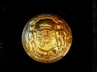 Antique Wisconsin State Seal Button E.  A.  Armstrong Mfg.  Co.  Chicago 3/4 "