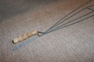 Old Rug Beater Primitive Antique Country Kitchen Carpet Cleaning Tool 3