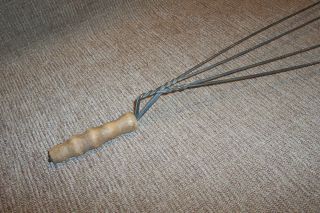 Old Rug Beater Primitive Antique Country Kitchen Carpet Cleaning Tool 4