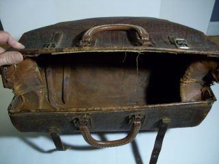 Antique American Indian Leather Doctor ' s Medical Bag Case 6