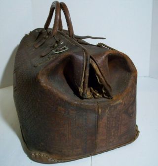 Antique American Indian Leather Doctor ' s Medical Bag Case 8