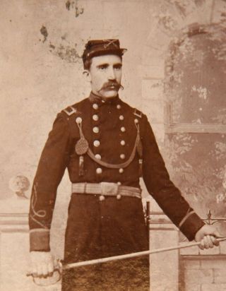 US Indian Wars Era Cabinet Card - Cavalry Officer With Sword 3