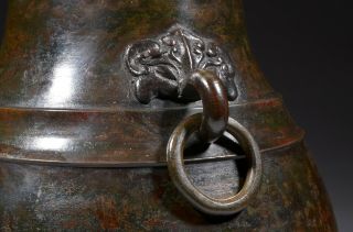 Large antique Chinese bronze vase,  Ming or Qing dynasty. 2
