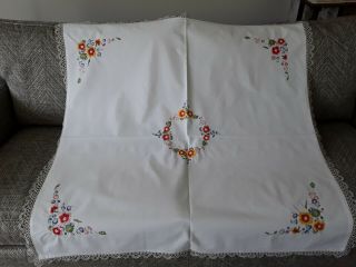Vintage hand embroidered cotton tablecloth floral flowers crochet tatting edging 2