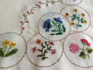 Vintage Rayon Raised Hand Embroidered Tablecloth Pretty Flower Circles