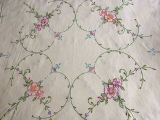 VINTAGE LINEN HAND EMBROIDERED TABLECLOTH CUT WORK FLORAL 2