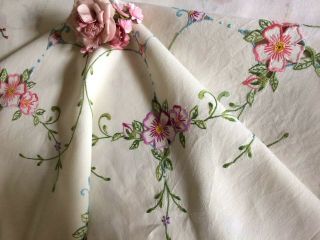 VINTAGE LINEN HAND EMBROIDERED TABLECLOTH CUT WORK FLORAL 3