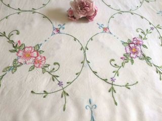 VINTAGE LINEN HAND EMBROIDERED TABLECLOTH CUT WORK FLORAL 4