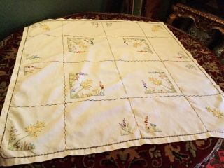 Vintage Hand Embroidered linen Table Cloth.  1930/40. 5