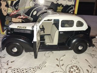 1990 ' s DICK TRACY POLICE SQUAD CAR & DICK TRACEY FIGURE 8