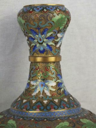 QUALITY 20TH C CHINESE CLOISONNE GILT RAISED DECORATION LOTUS GARLIC NECK VASE 3