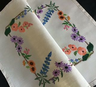 GORGEOUS VINTAGE IRISH LINEN HAND EMBROIDERED TRAY CLOTH & TEA COSY COVER FLORAL 7