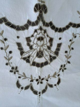 VINTAGE MADEIRA TABLECLOTH CUTWORK LINEN HAND EMBROIDERY FLORAL 40X42 