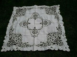 VINTAGE MADEIRA TABLECLOTH CUTWORK LINEN HAND EMBROIDERY FLORAL 40X42 