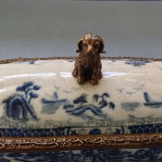 CHINESE STYLE BLUE &WHITE SOAP BOX/PEN TRAY & COVER WITH SPANIEL KNOP/METAL MNT 2
