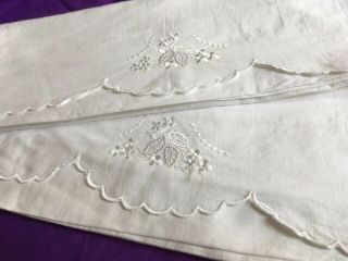 White Vintage Cotton Pillowcases With Raised White Embroidery