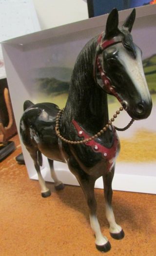 Hartland Glossy Black Champ Horse w Red Bridle Chain Reins & Breastplate 801 2