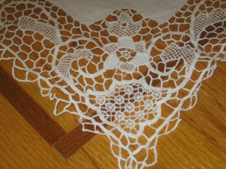 GORGEOUS VINTAGE HAND MADE ITALIAN NEEDLE LACE EMBROIDERY TABLECLOTH 32 