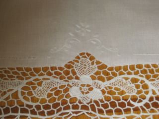 GORGEOUS VINTAGE HAND MADE ITALIAN NEEDLE LACE EMBROIDERY TABLECLOTH 32 