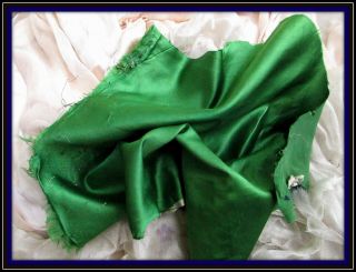 ANTIQUE VICTORIAN FRENCH EMERALD GREEN SILK SATIN TAFFETA BACK BODICE FRAG 2