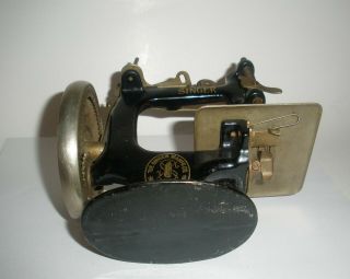 Vintage Model 20 Child ' s Toy Mini Singer Sewing Machine 7