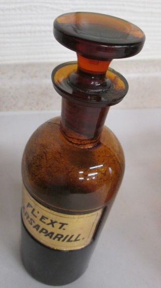 ANTIQUE AMBER GLASS APOTHECARY BOTTLE W\PORCELAIN LABEL FL ' EXT.  SARSAPARILL 5 2