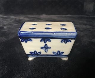 19th Century Antique Chinese Footed Blue White Porcelain Brick Tulipiere Frog