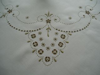Gorgeous Vintage Linen Tablecloth Madeira Hand Embroidery & Cutwork