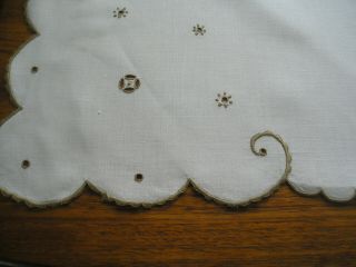 GORGEOUS VINTAGE LINEN TABLECLOTH MADEIRA HAND EMBROIDERY & CUTWORK 3