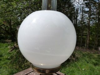 LOVELY ANTIQUE VINTAGE DUPLEX BRASS GLASS WHITE GLOBE OIL LAMP. 4