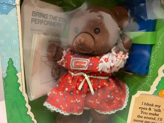 TOMY Sylvania Families Collectibles STAR PERFORMERS STORYTELLIN ' BEAR Complete 2