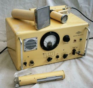 Great Early 1950s Geiger Counter Radiation Monitor With Spare Wands