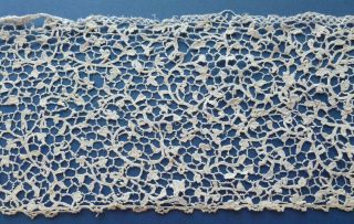 A 77 " (196cm) Length Of Late 17th Or Early 18th Century Point De France Lace