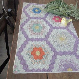 So Pretty Vintage Cottage Purple Flower Garden Table Quilt Runner 27 X18