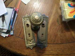 2 Antique Ornate Solid Brass Door Knobs & Skeleton Key Style Face Plates 23169