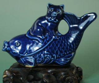 China Old Blue And White Porcelain Handmade Cat And Fish Porcelain Statue Ba02b