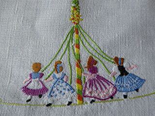 VINTAGE HAND EMBROIDERED LINEN TABLECLOTH - FLOWER CIRCLE OF VILLAGERS 2