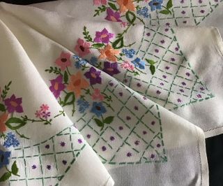 GORGEOUS VINTAGE HAND EMBROIDERED TABLECLOTH PRETTY FLORALS/TRELLIS WORK 2