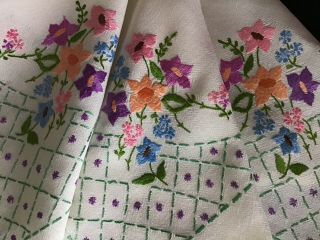 GORGEOUS VINTAGE HAND EMBROIDERED TABLECLOTH PRETTY FLORALS/TRELLIS WORK 5