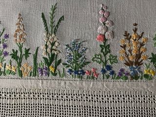 GORGEOUS VINTAGE IRISH LINEN HAND EMBROIDERED TABLECLOTH FLORAL GARDEN/LACE 5