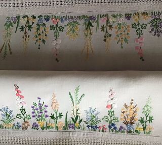 GORGEOUS VINTAGE IRISH LINEN HAND EMBROIDERED TABLECLOTH FLORAL GARDEN/LACE 8