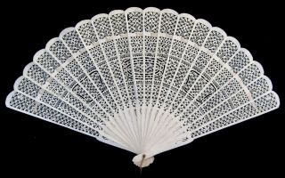 LARGE Antique Chinese Carved Bone Brise Export Fan Eventail 1880 - 1900 清朝 6