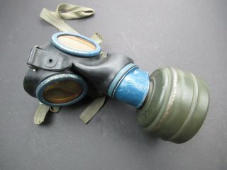 Pristine Late war 1944 WWII German Wehrmacht gas mask GM - 38 with Fe41 filter 2