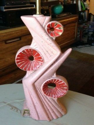 Vg Iconic Mid Century Modern Pink Ceramic Art Pottery Tv Table Accent Lamp 1950s