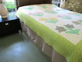 NEEDS LAUNDERING: Vintage All Cotton TULIPS Applique Quilt; 77 