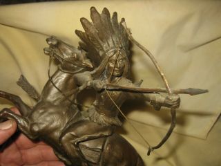 Early 20th Century Bronzed Metal INDIAN Shooting Bow on Wounded Horse Figurine 3