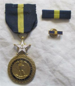 Wwii U.  S.  Navy Distinguished Service Medal,  Ribbon Bar & Lapel Pin