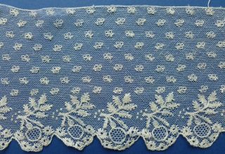 A 76 " (193cm) Length Of Early 19th Century Hand Made Mechlin Lace - 5 1/2 " (14cm)